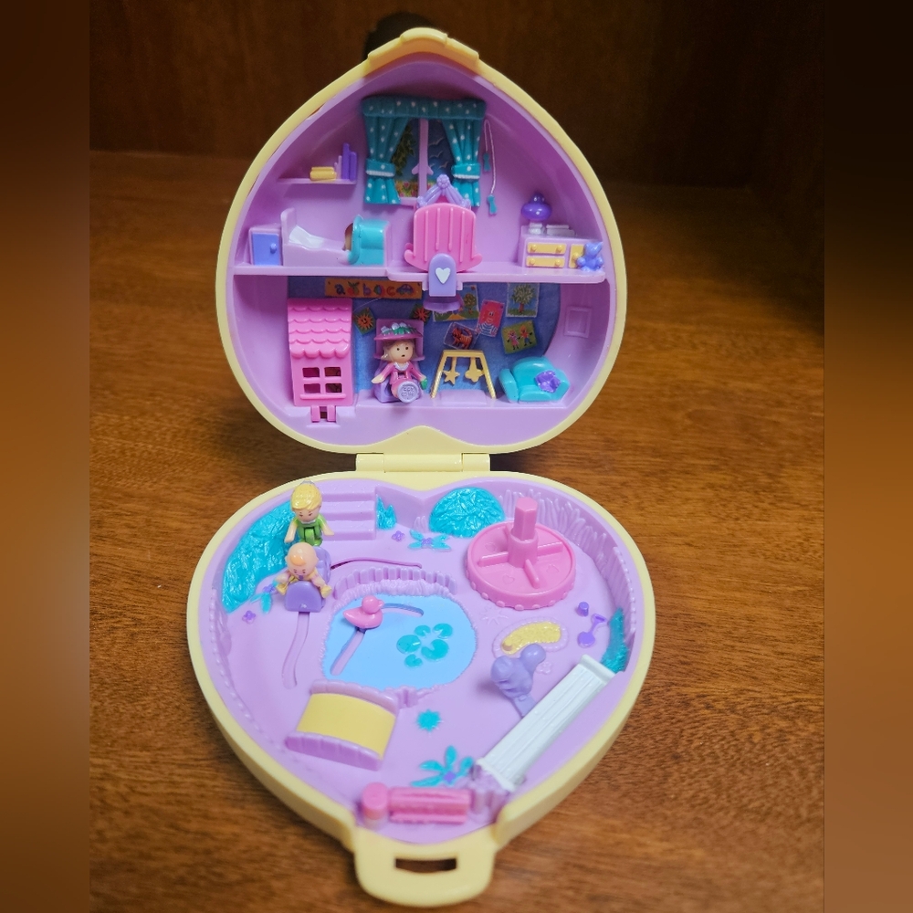 1994 Polly Pocket "Strollin' Baby" compact playset by Bluebird Toys